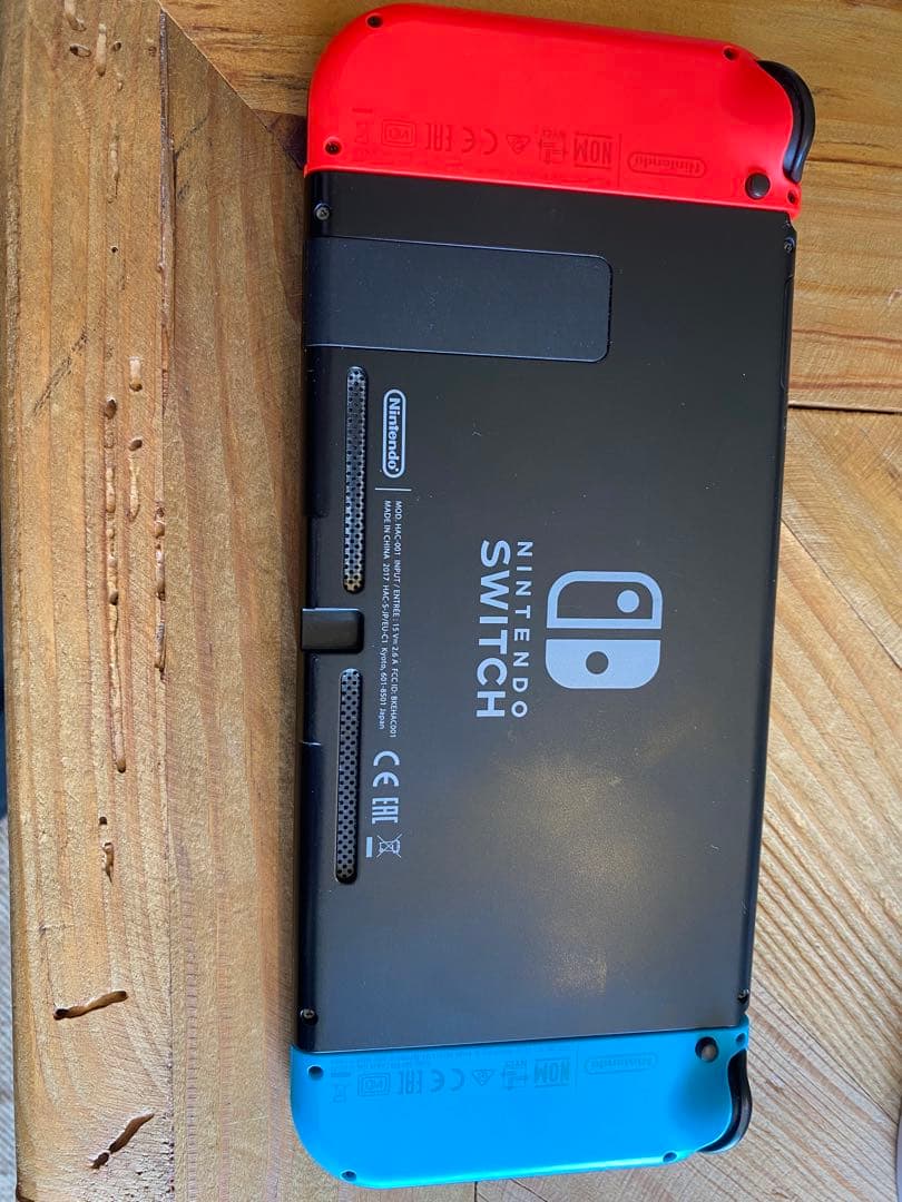 Nintendo Switch 本体 赤と青ジョイコン