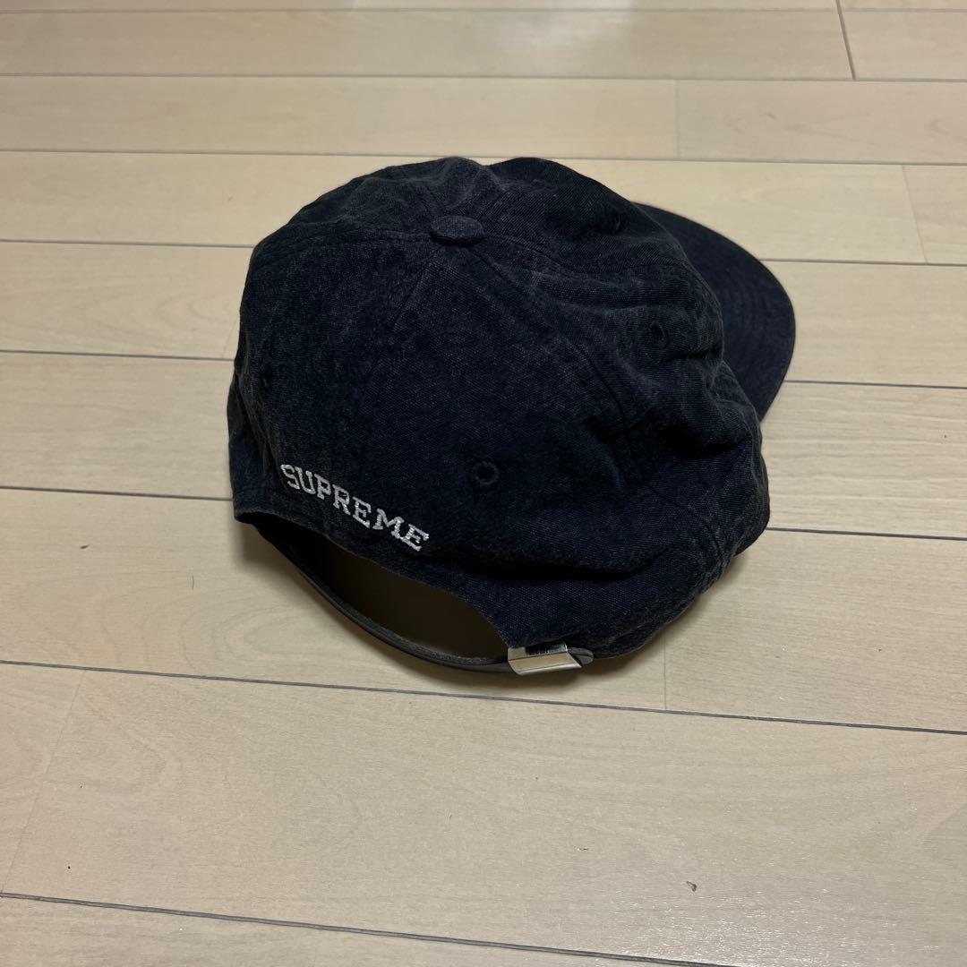 Supremeロゴキャップ