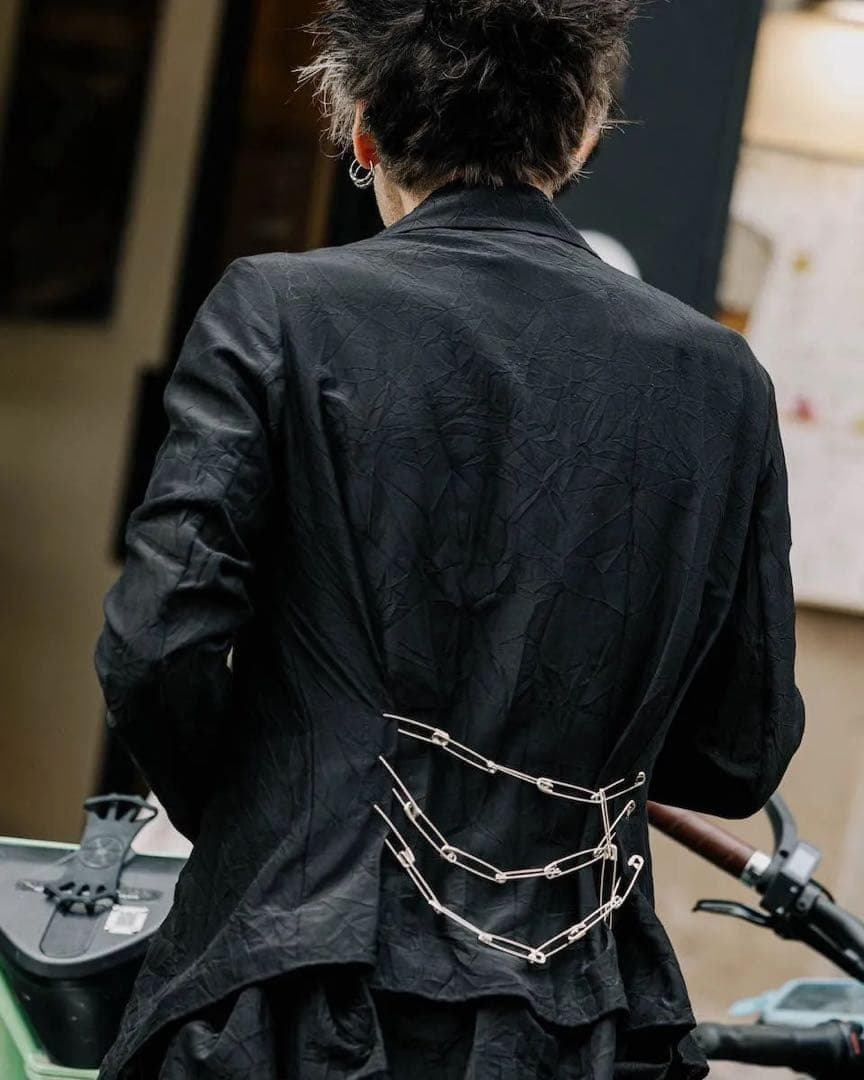 LIMI feu 2024 シワ加工 安全ピンベルトデザイン ドレープジャケット