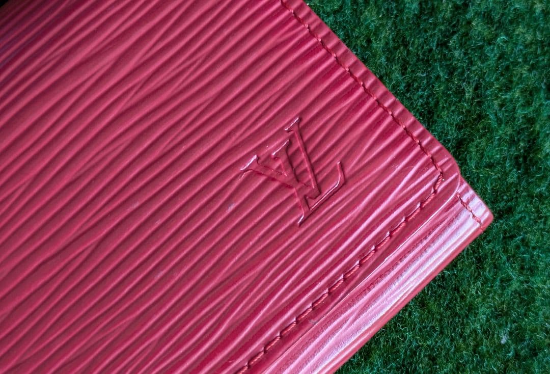 ルイヴィトン エピ 赤 レディース 本革 名刺入れ LOUIS VUITTON