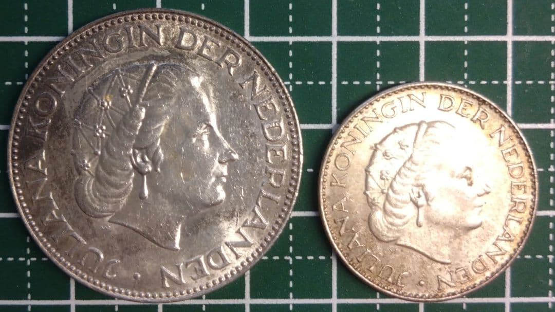 オランダ 旧貨幣 2.5 1959年と1ギルダー 1963年 銀貨 2枚セット