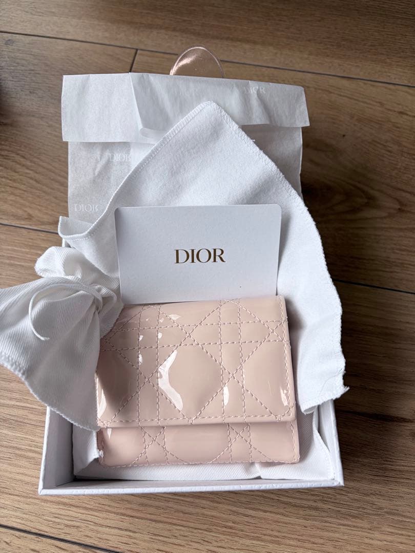 Dior Lady Dior ロータスウォレット 三つ折り財布