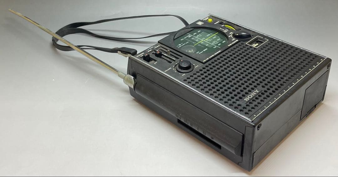 SONY ICF-5600 スカイセンサーFM/MW/SW 　ジャンク　b254