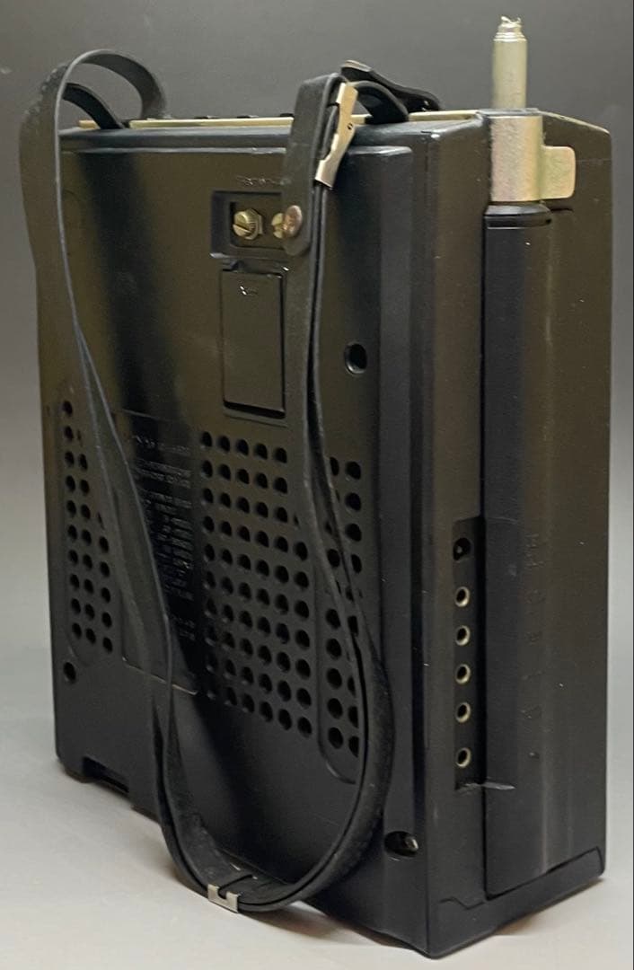 SONY ICF-5600 スカイセンサーFM/MW/SW 　ジャンク　b254