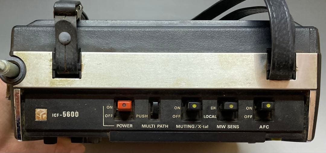 SONY ICF-5600 スカイセンサーFM/MW/SW 　ジャンク　b254