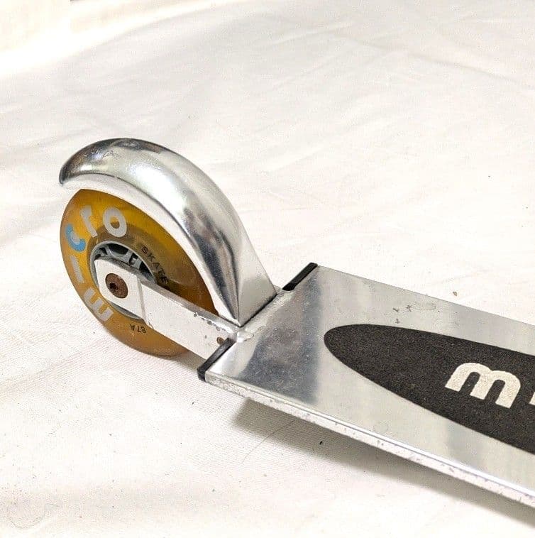 佐藤ゆう　キックボード m-cro Micro Scooter
