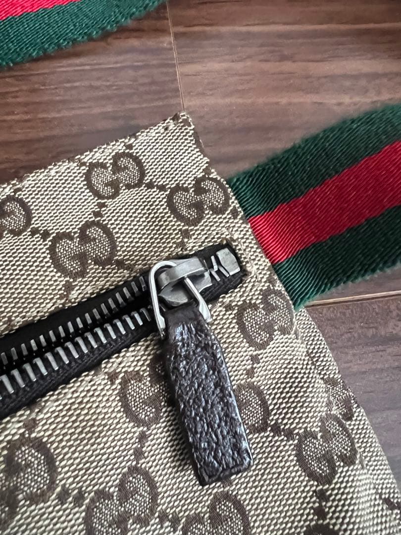 【未使用】GUCCI ボディバッグ GG キャンバス シェリーライン　激安
