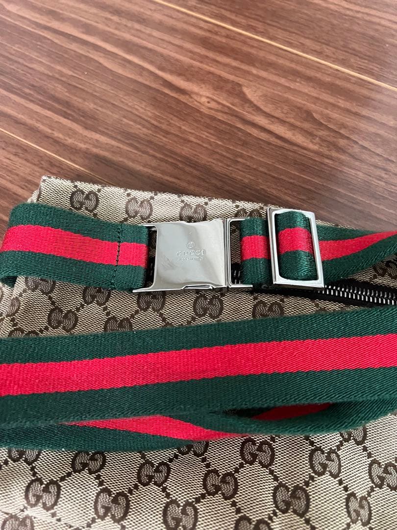 【未使用】GUCCI ボディバッグ GG キャンバス シェリーライン　激安