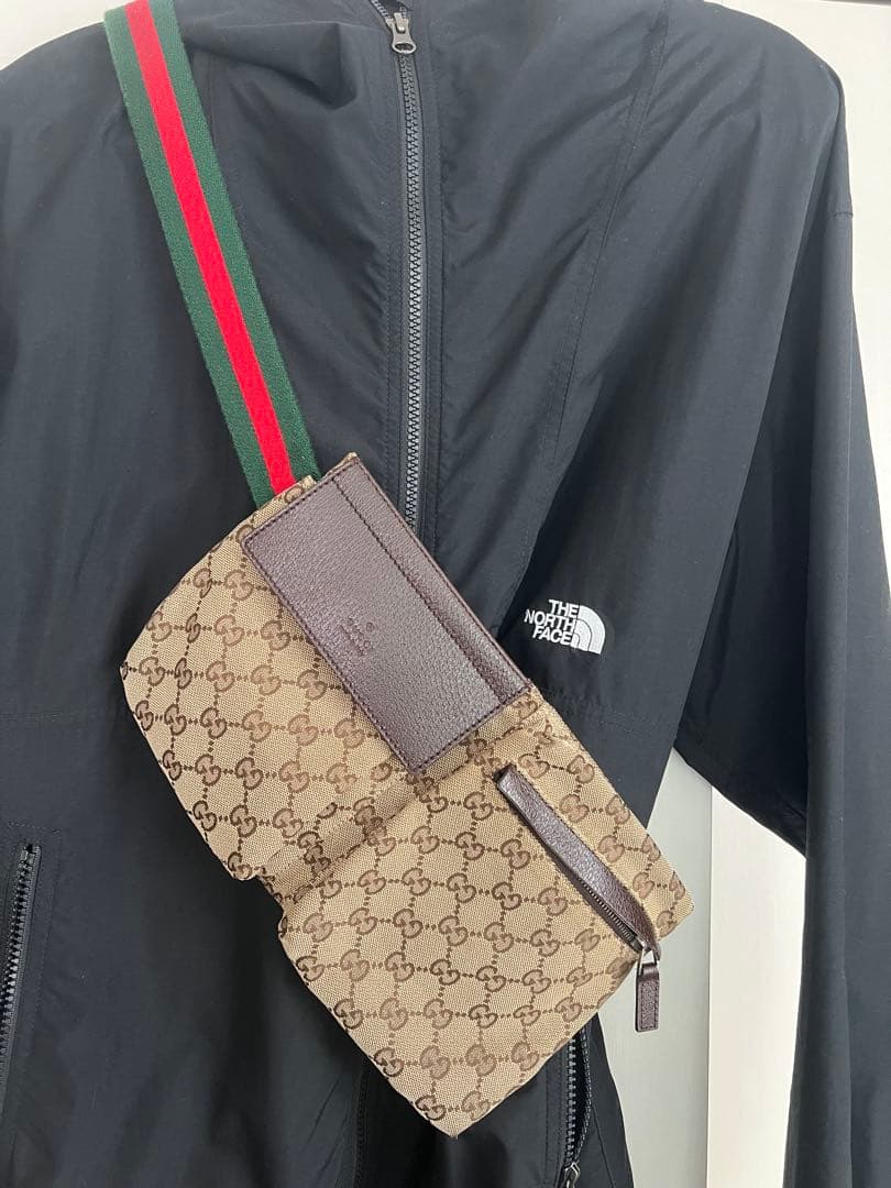 【未使用】GUCCI ボディバッグ GG キャンバス シェリーライン　激安