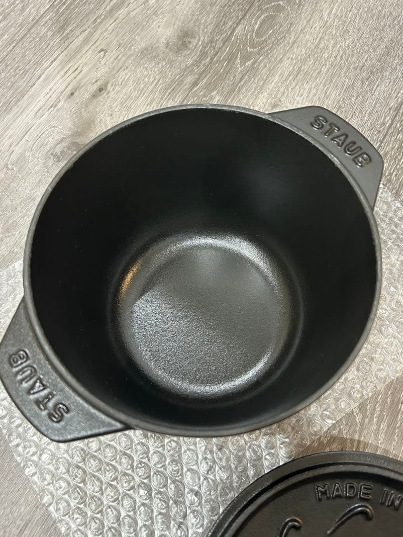 未使用品 STAUB 両手鍋 16センチ 黒