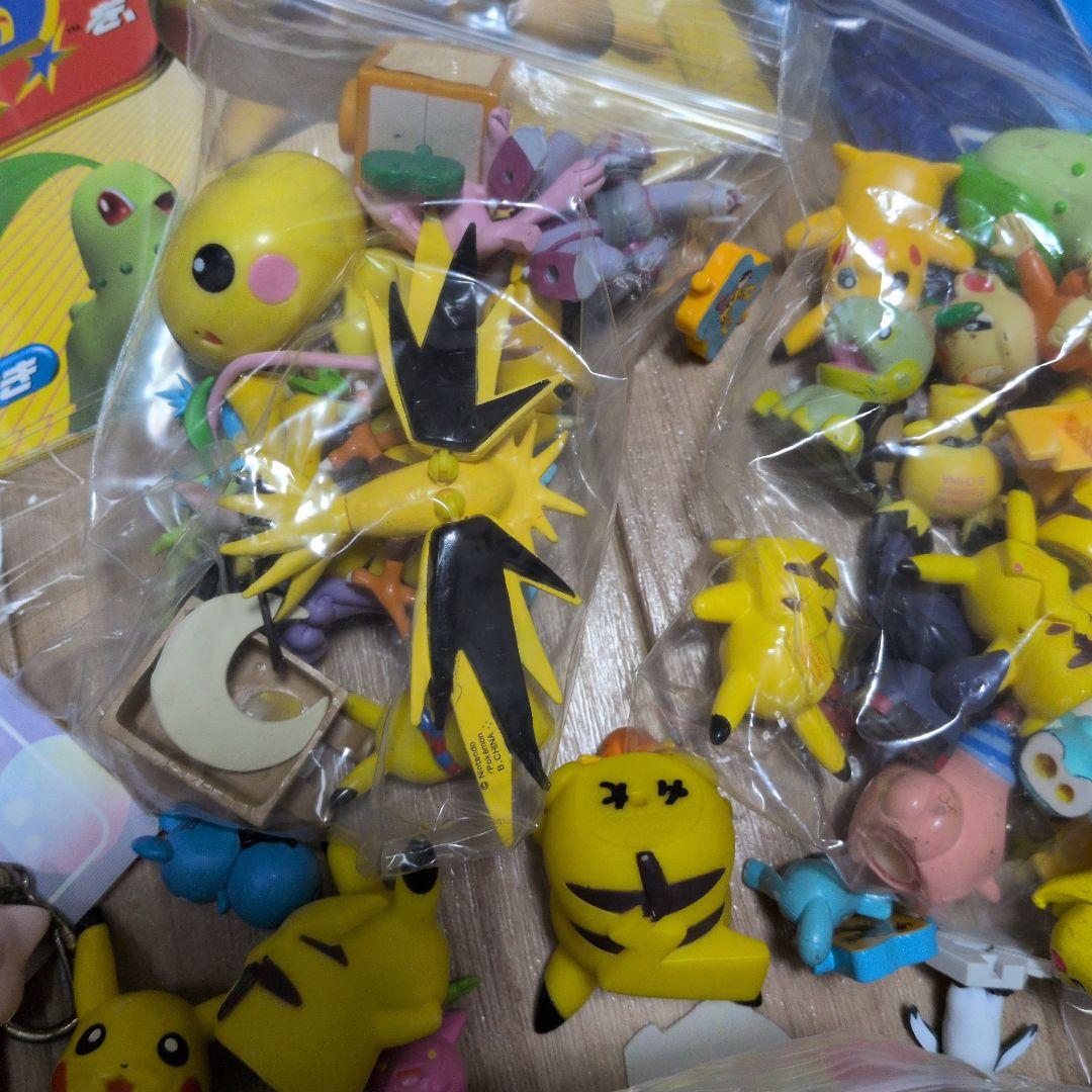 ポケモン＊ミニフィギュア　シール他＊大量セット＊バラ売り不可