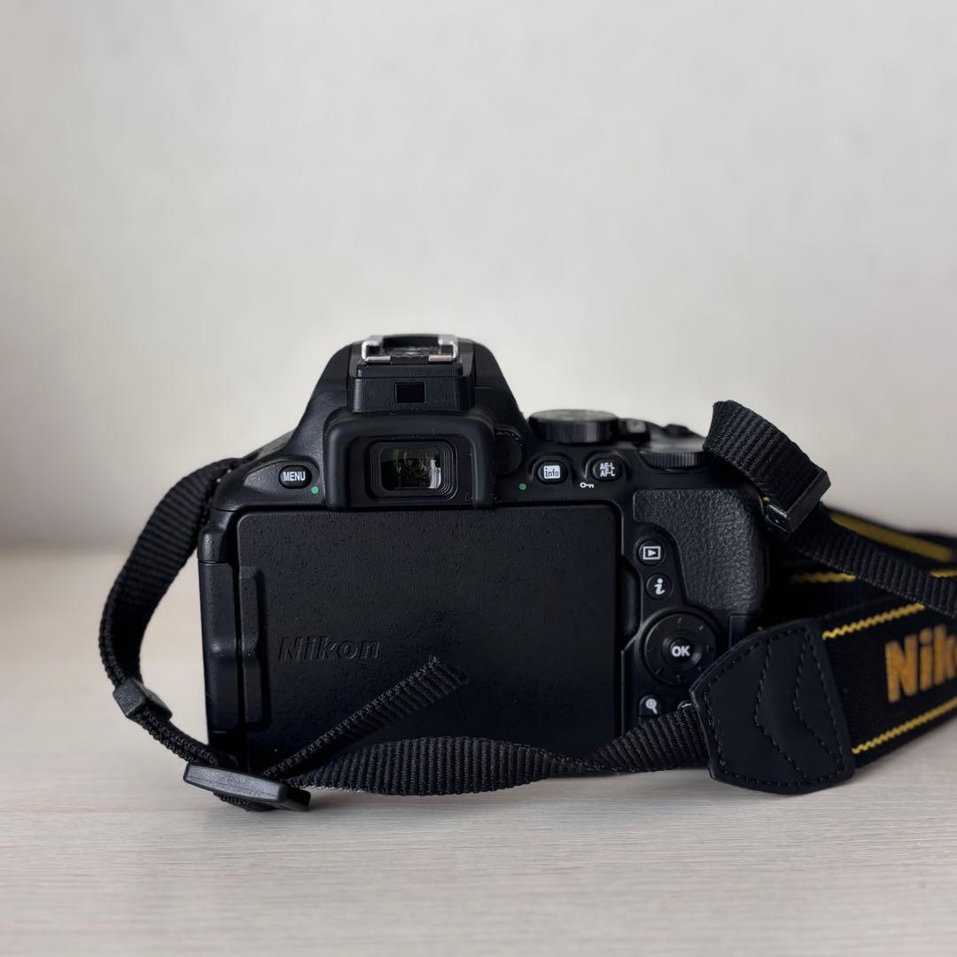 Nikon D5600 デジタル一眼レフカメラ（レンズ2本付）