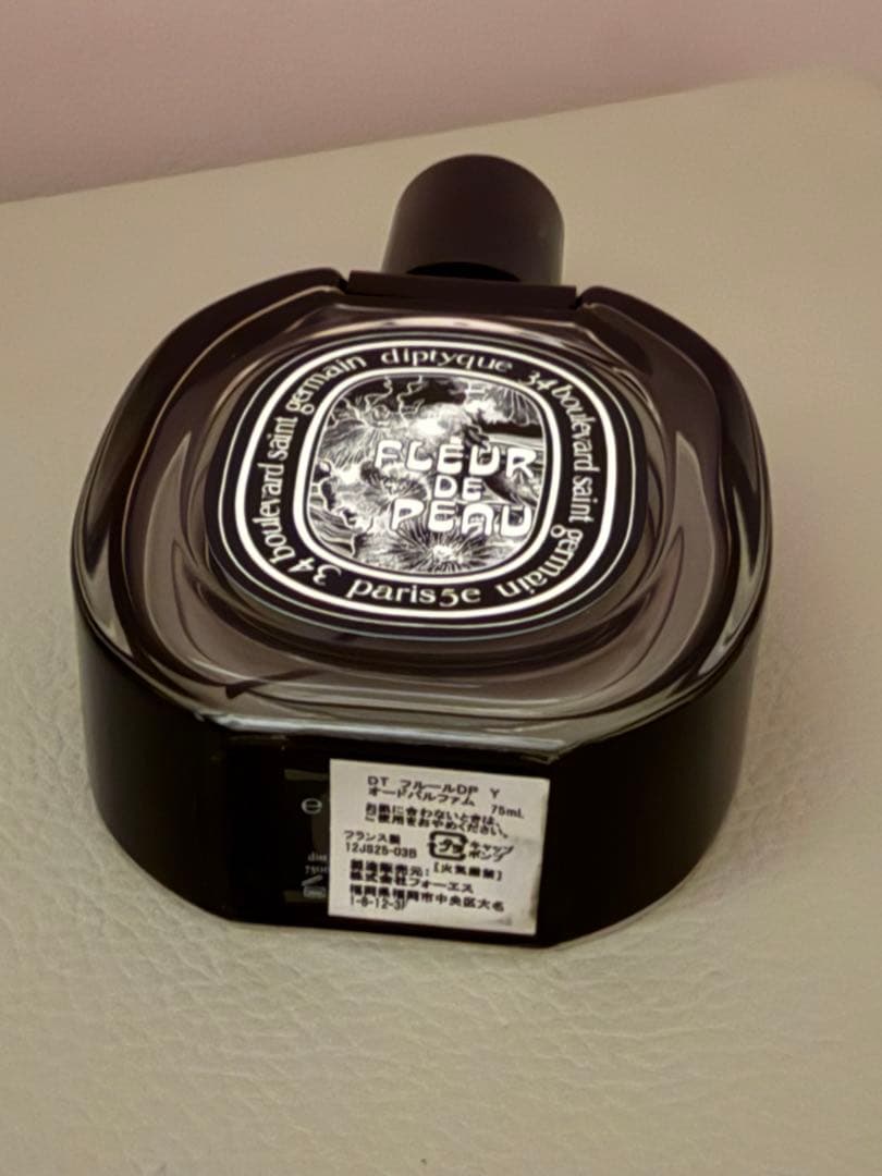 あ*の様 diptyque FLEUR DE PEAU 香水