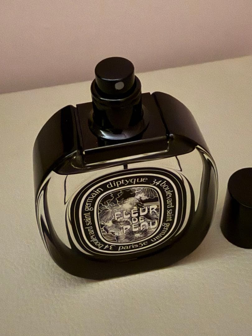 あ*の様 diptyque FLEUR DE PEAU 香水