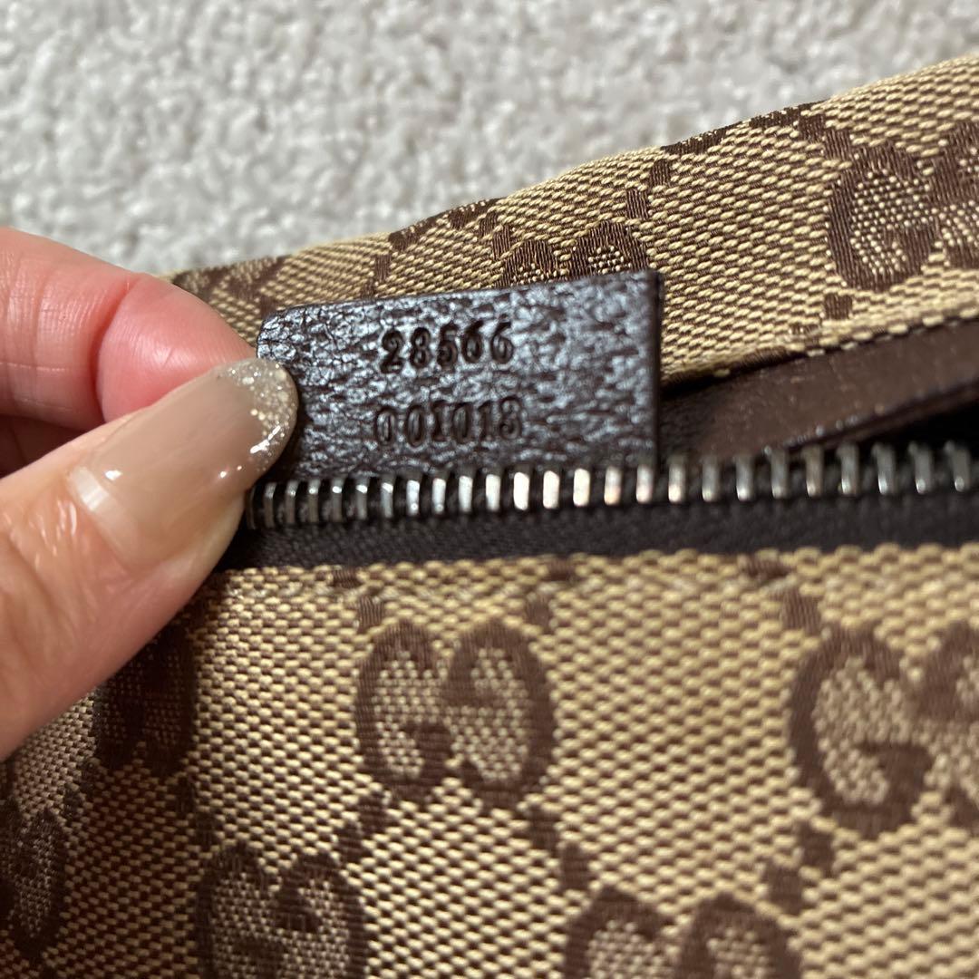 Gucci GGパターン ボディバッグ シェリーライン