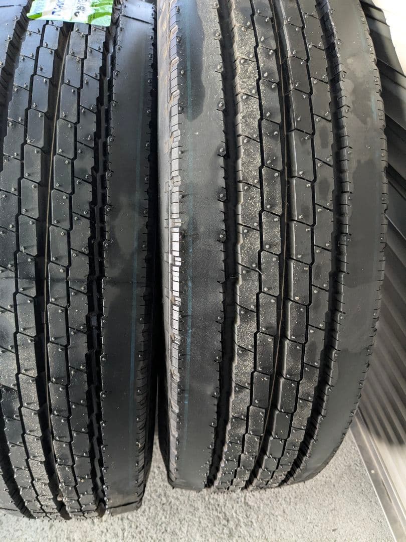 トラック用タイヤ2本　215/85R16 TOYOナノエナジー3