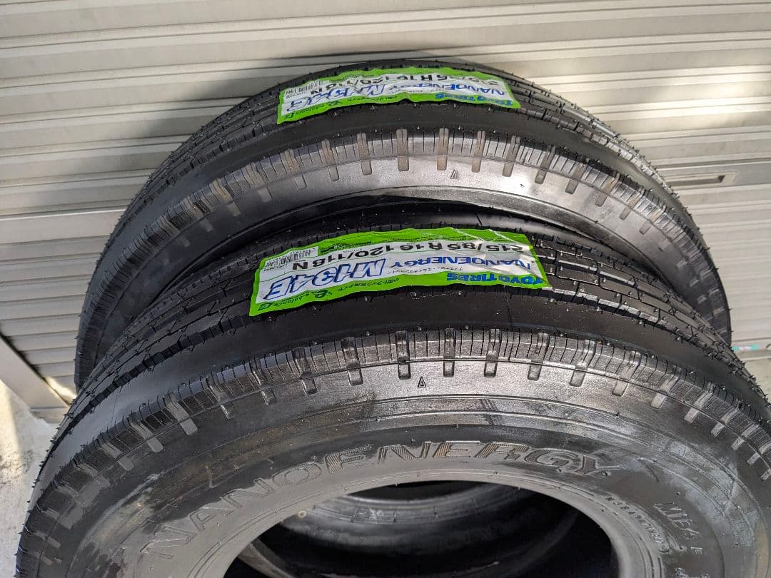 トラック用タイヤ2本　215/85R16 TOYOナノエナジー3
