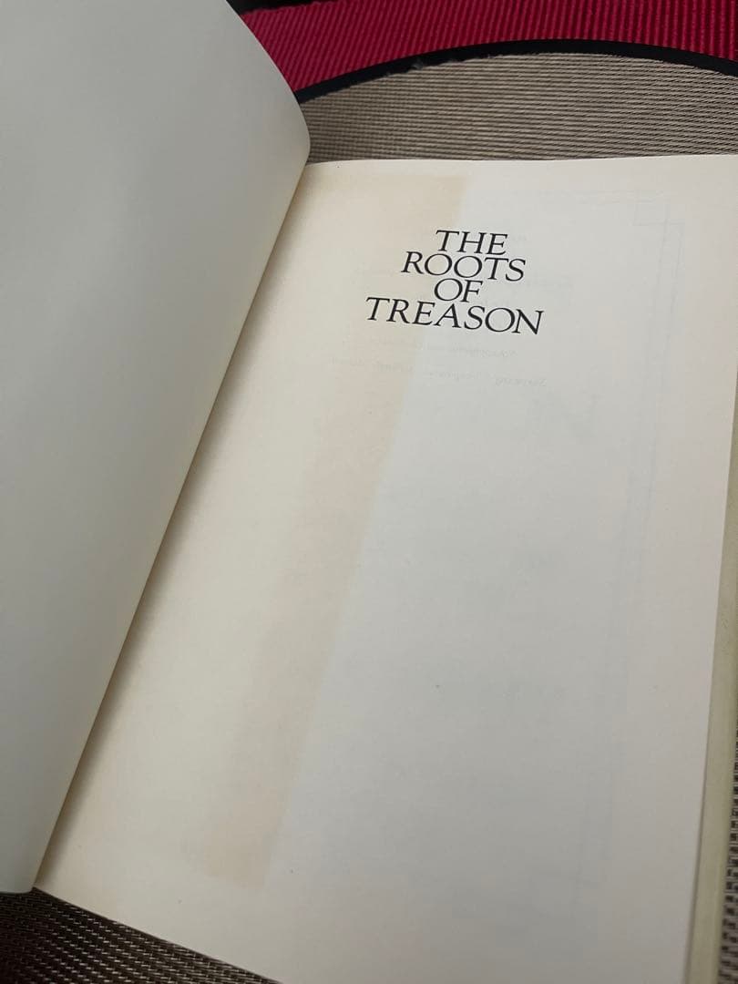 洋書 THE ROOTS OF TREASON / E. Fuller Torrey