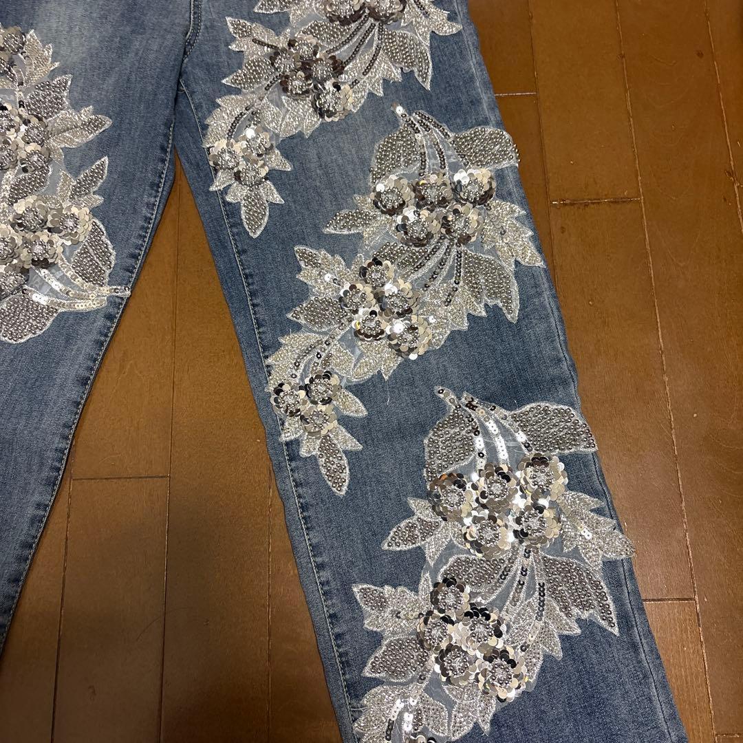ANDREA&Co. 【美品】デニムビジュー刺繍パンツ