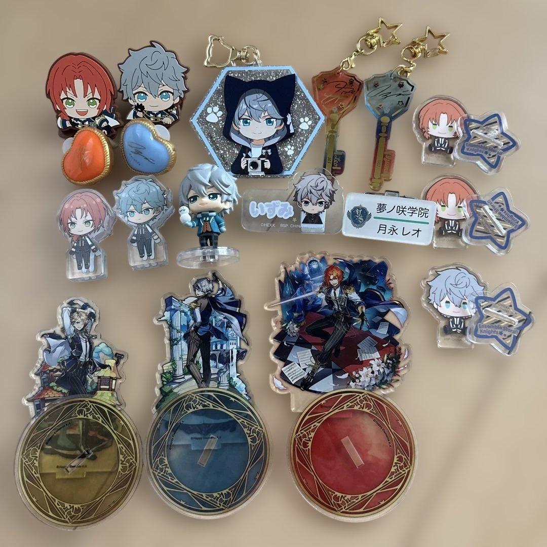 あんスタ　Knights まとめ売り　アクスタ紙類うちわ缶バッジおまんじゅう他