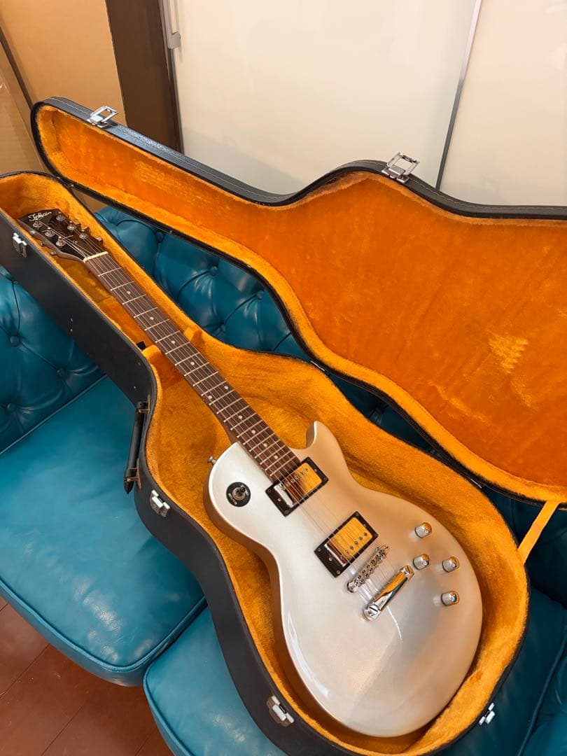 TOKAI LOVEROCK MODEL 薄型レスポール　汎用ハードケース付き