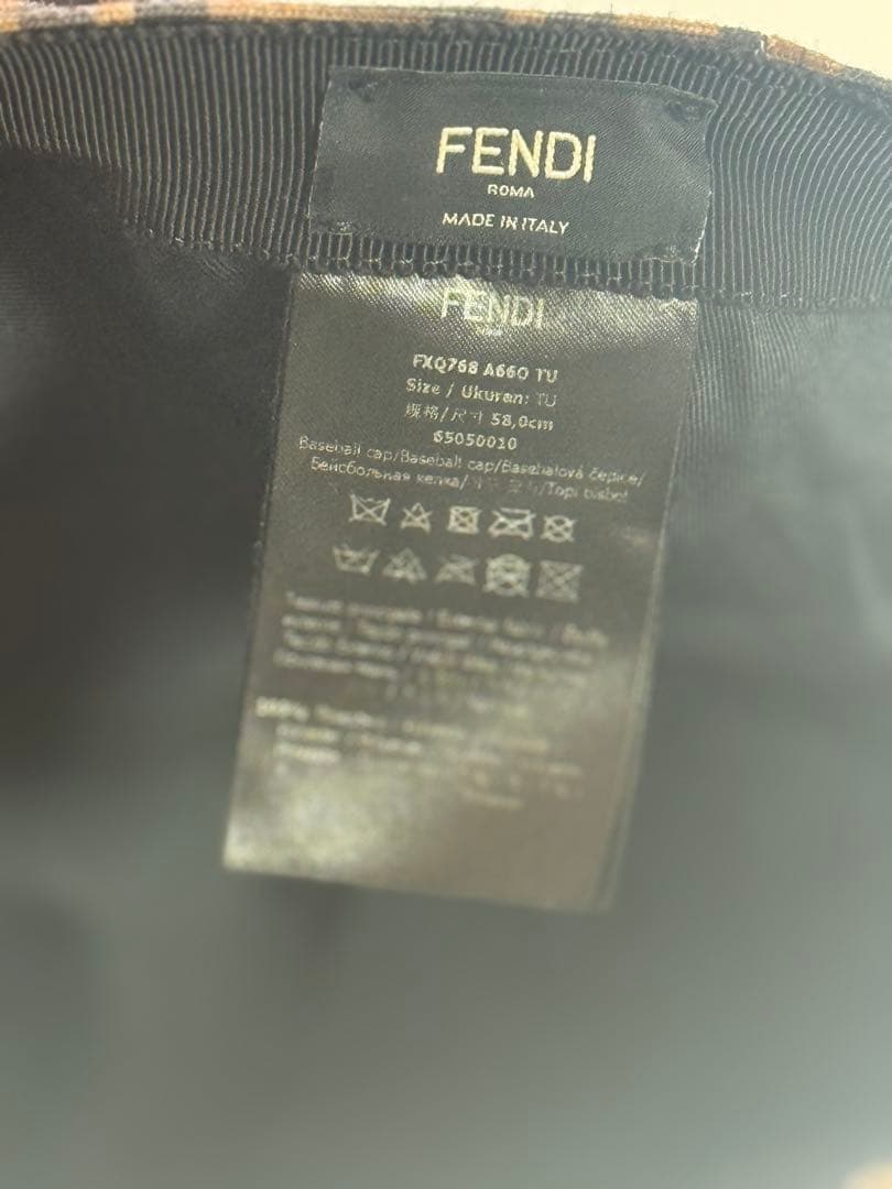 FENDI フェンディ　総柄　ベースボールキャップ　ズッカ柄　イエロー