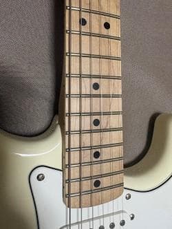 SQUIER AFFINITY ストラトキャスターモデル　ホワイト系 美品