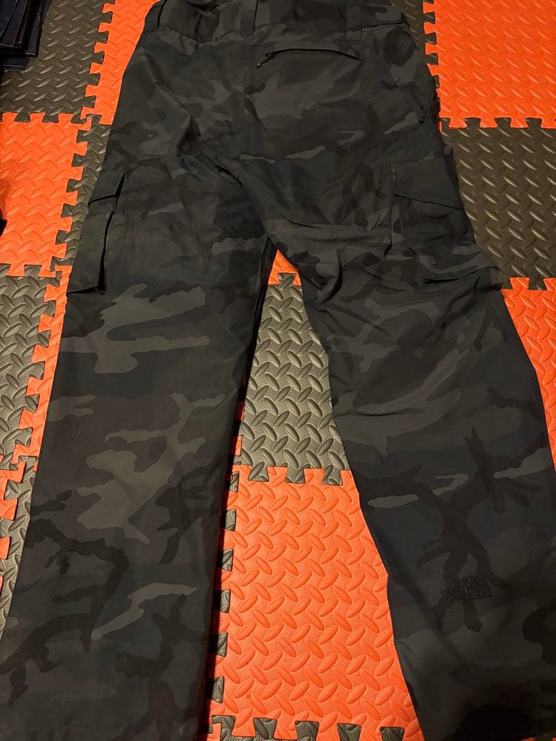 THE NORTH FACE 迷彩　スノボウェアLサイズ
