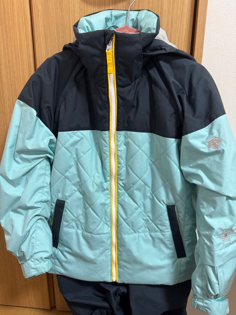 デサント（DESCENTE）子供 スキー&スノーボードウェア 上下セット140