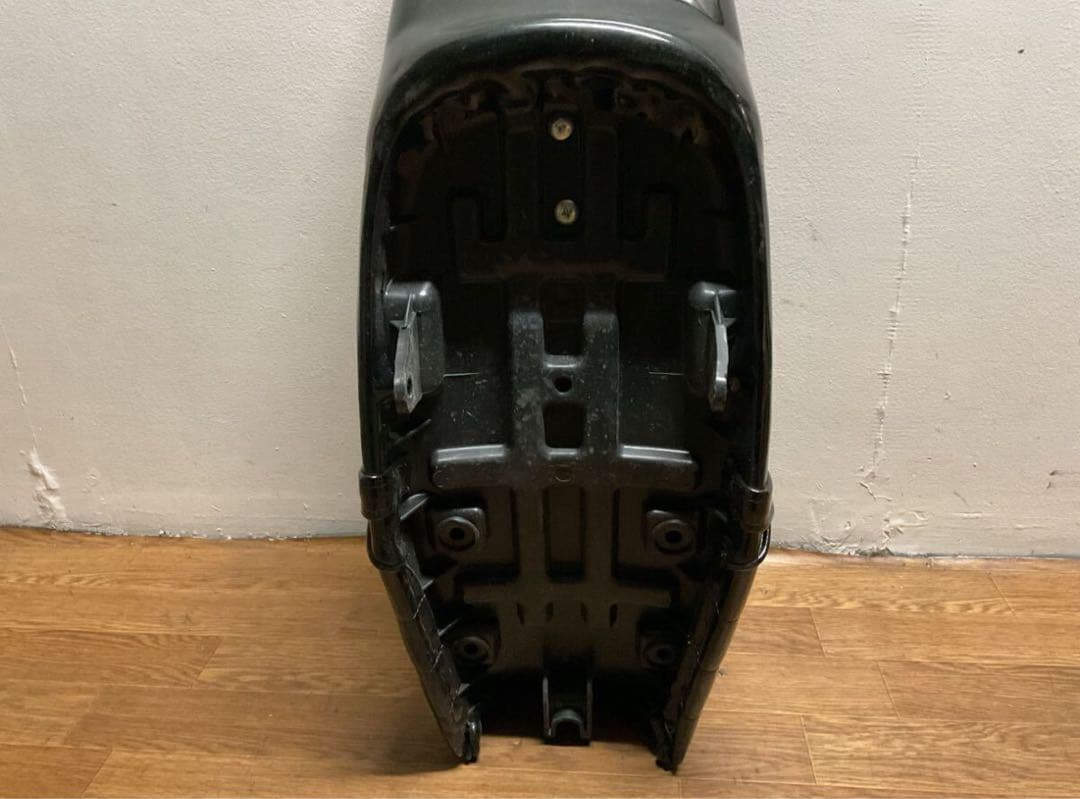ホンダ　エイプ　三段シート　エナメル　タックロールシート　40cm
