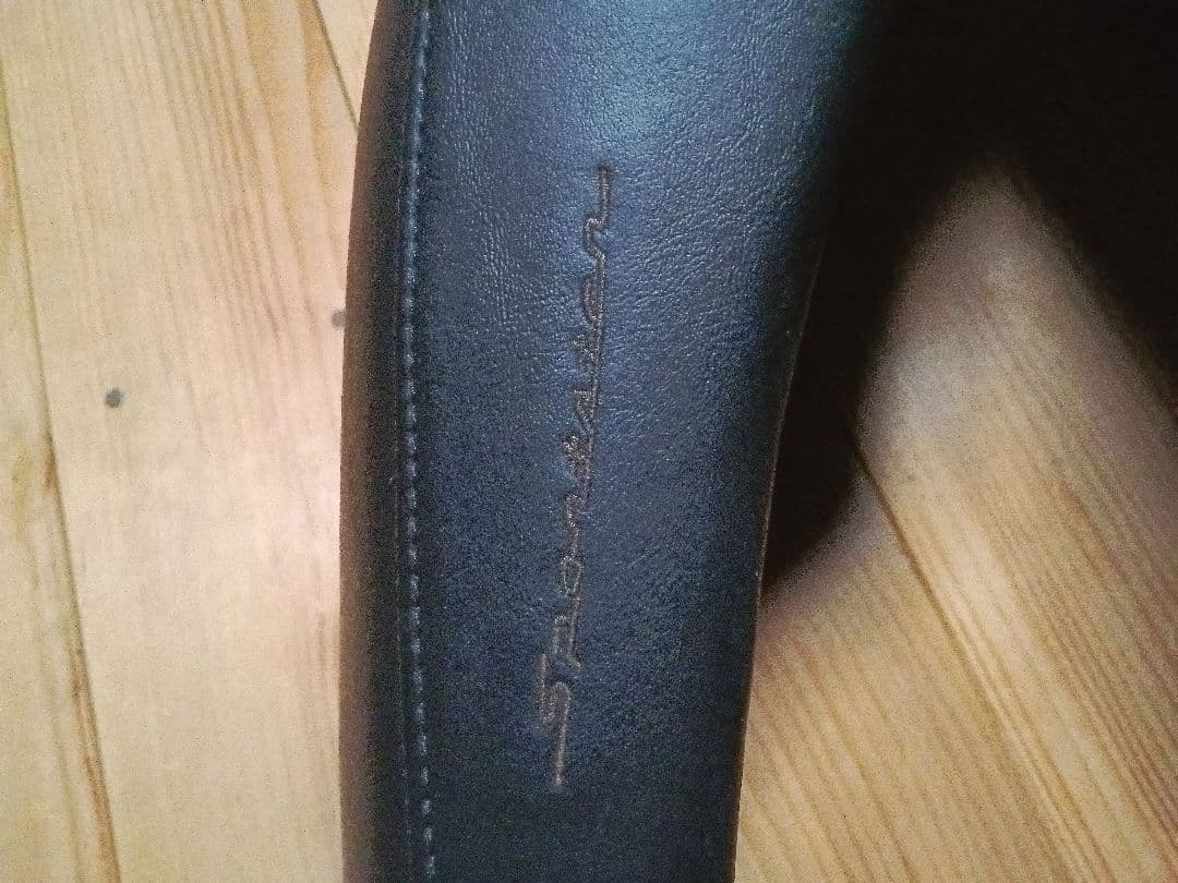 ラ*ー様 ハーレースポーツスターxl1200美品 バイクシート 黒 スリムデザイ