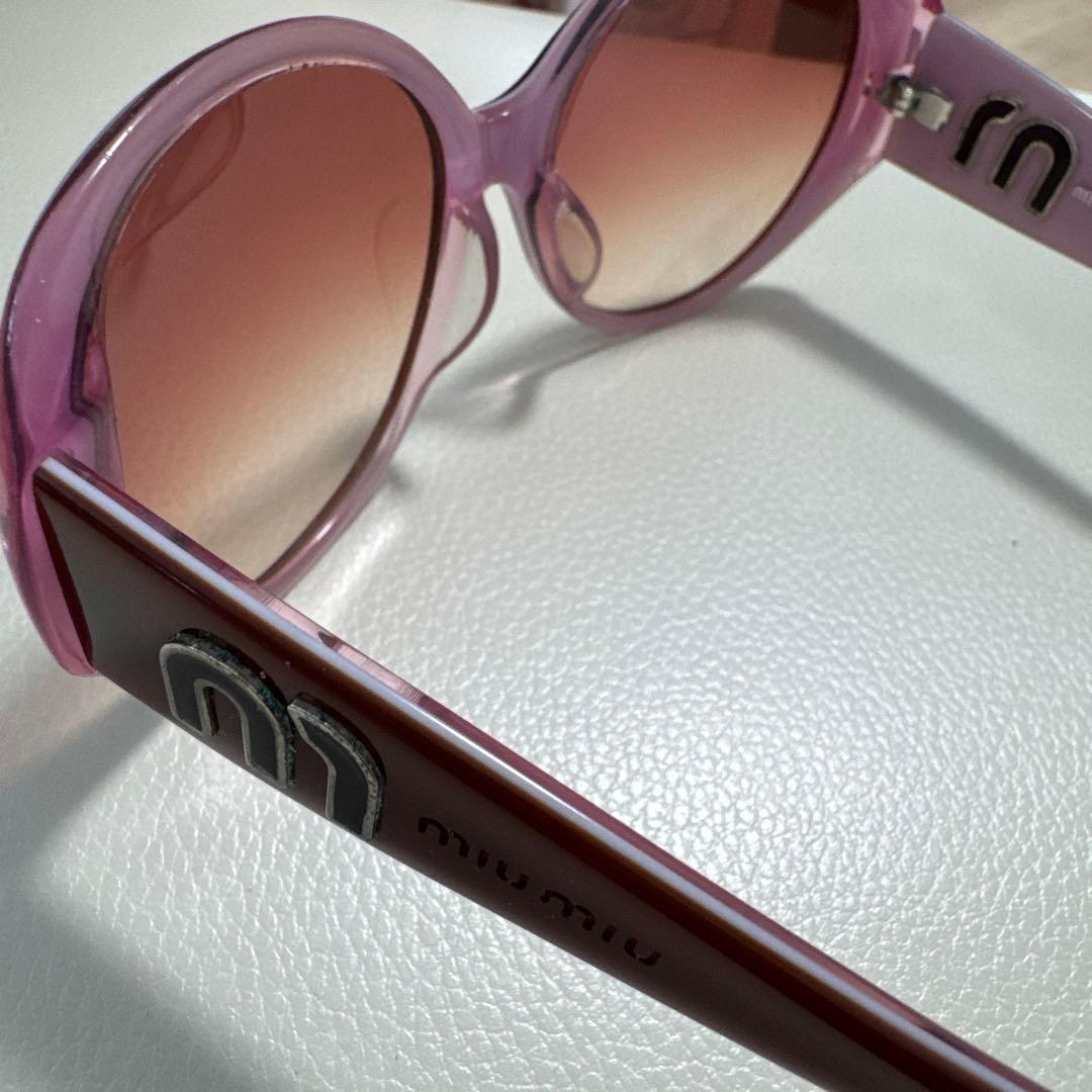 MIU MIU ラウンド型サングラス ピンク グラデーション