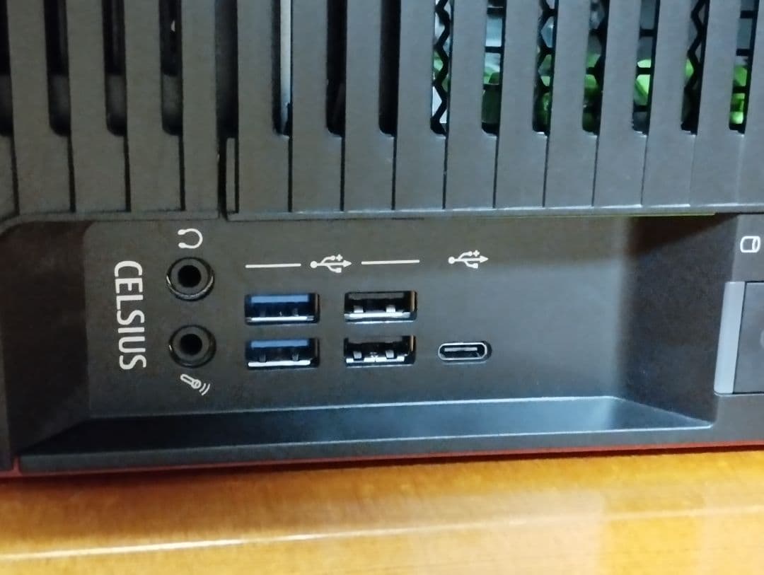 Fujitsu TX-1310 M3 上位互換？ CELSIUS W570