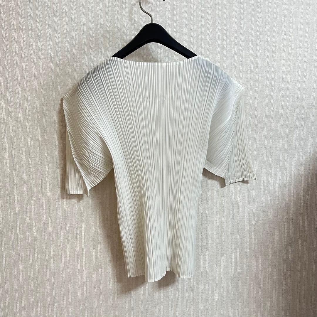 PLEATSPLEASE イッセイミヤケ トップス　カットソー　半袖　白　3