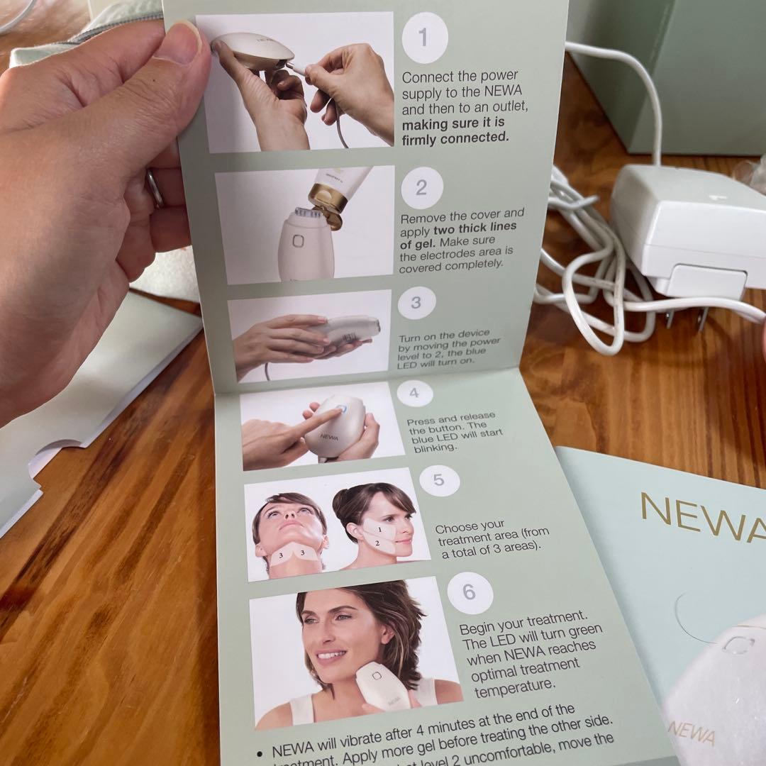 有線タイプ　NEWA 美顔器 ピンク 充電器・ポーチ付き