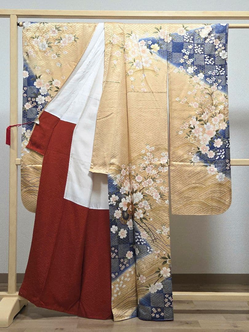 E5◆着物くつろぎ 美品 桜の花模様 金彩 市松 紗綾形 袷 正絹 振袖 着物