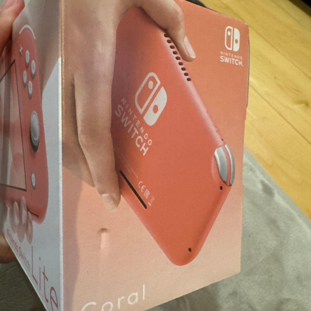 Nintendo Switch LITE コーラル