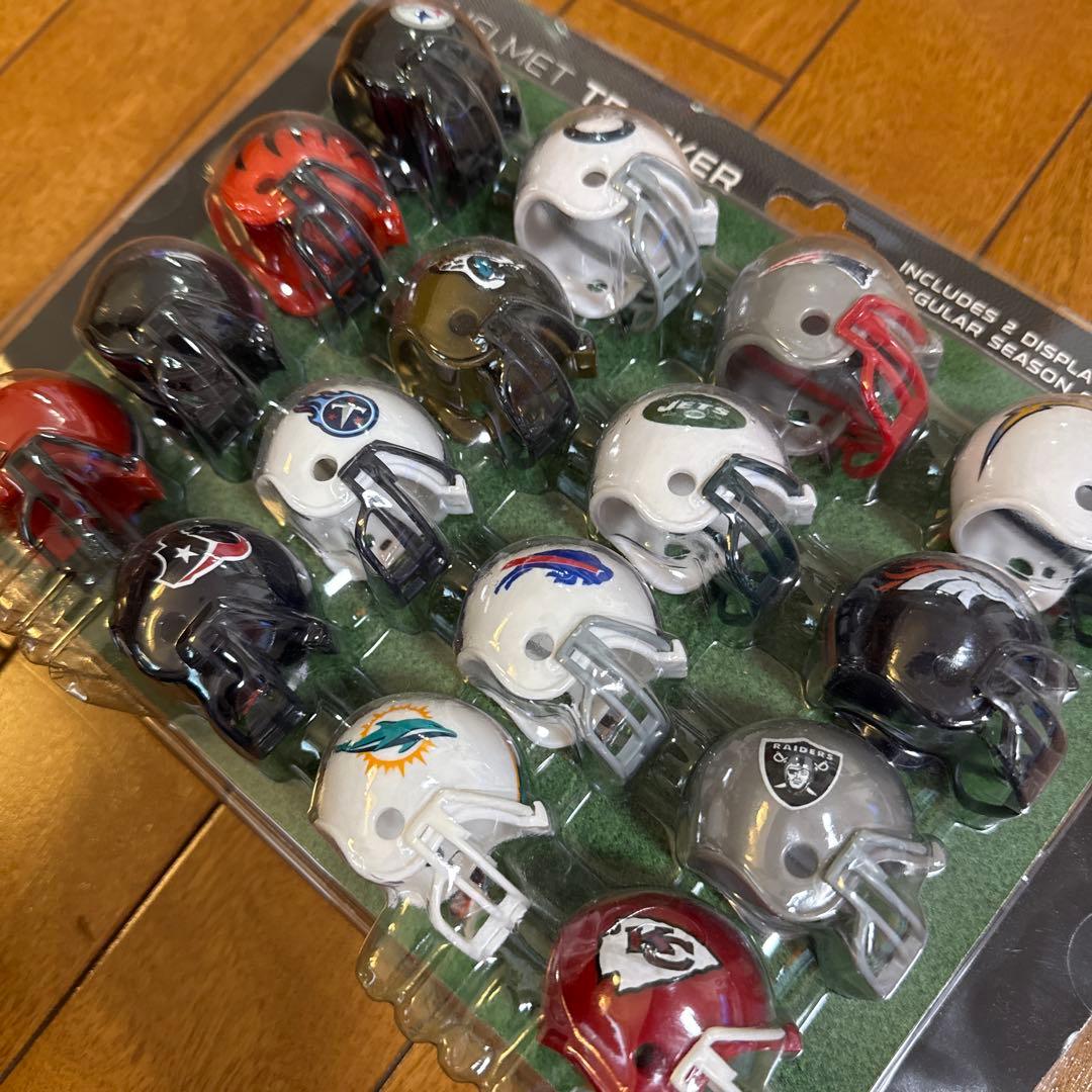 NFL ヘルメットトラッカー 32個セット