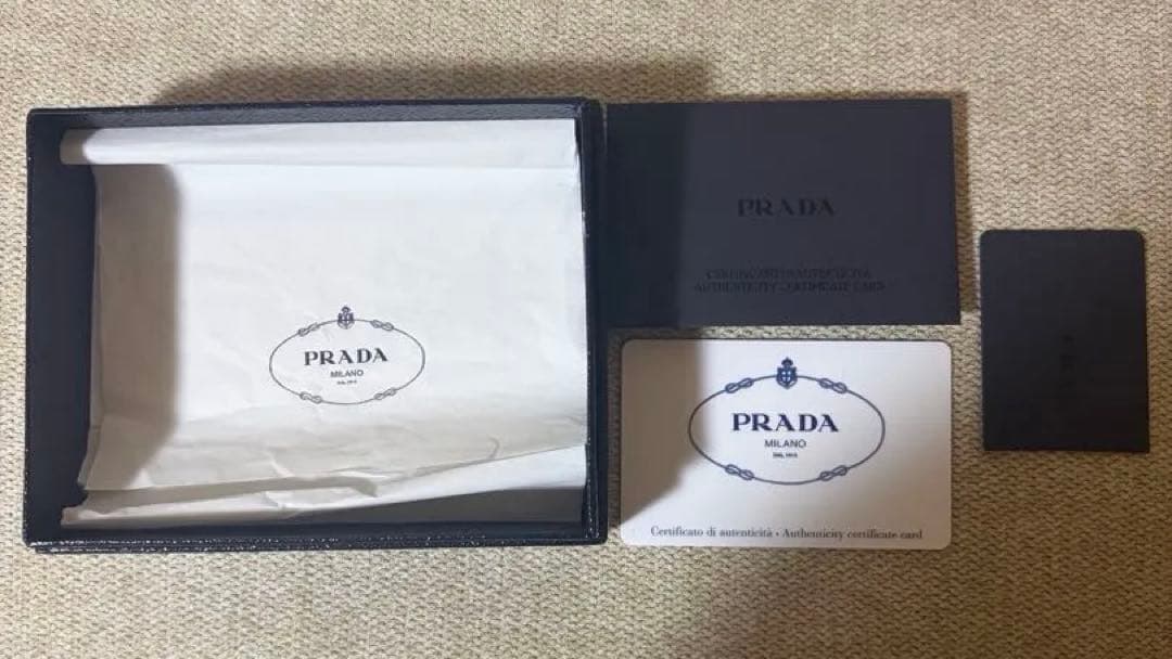 外箱/保証書付き PRADA ミニ財布 サフィアーノレザー リボン