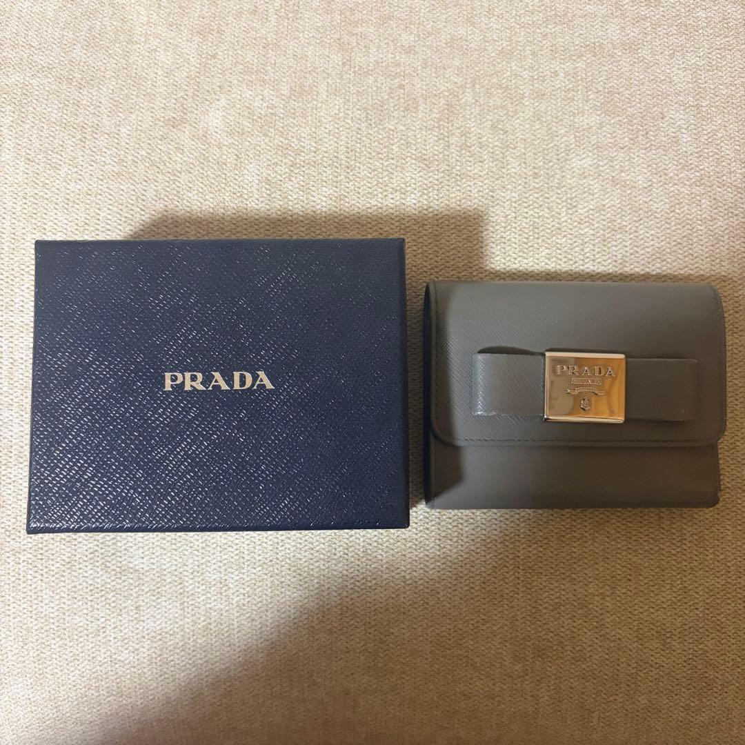 外箱/保証書付き PRADA ミニ財布 サフィアーノレザー リボン