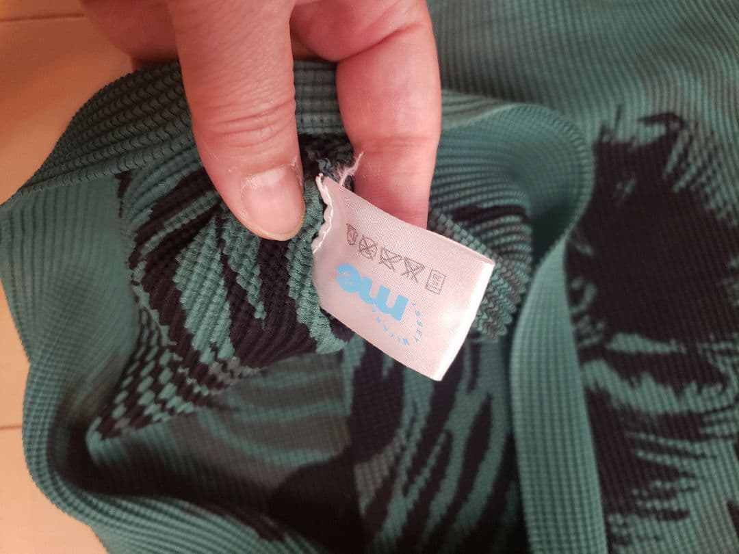 ISSEY MIYAKE me の半袖。イッセイミヤケ ワッフル。馬模様