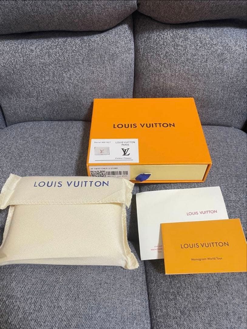 リ*ン様 Louis Vuitton M81927二つ折り財布 アリボリー/ピン