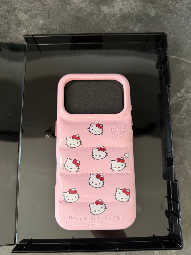 urbansophistication iPhone17Pro ハローキティ