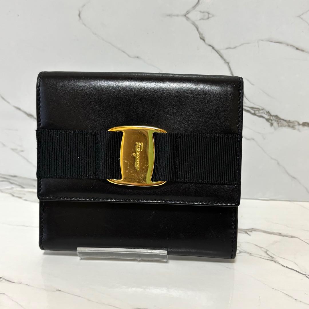 良品✨ サルヴァトーレ フェラガモ ヴァラリボン 二つ折り財布 黒 箱付き