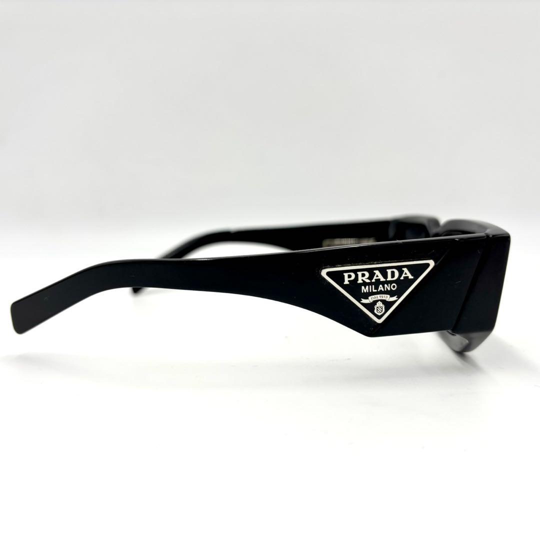 PRADA　サングラス　三角ロゴ　ブラック　PR 09ZS