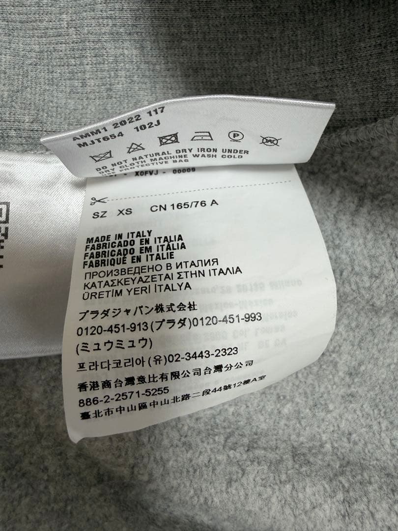 miumiu フード付きグレーショート丈Tシャツ