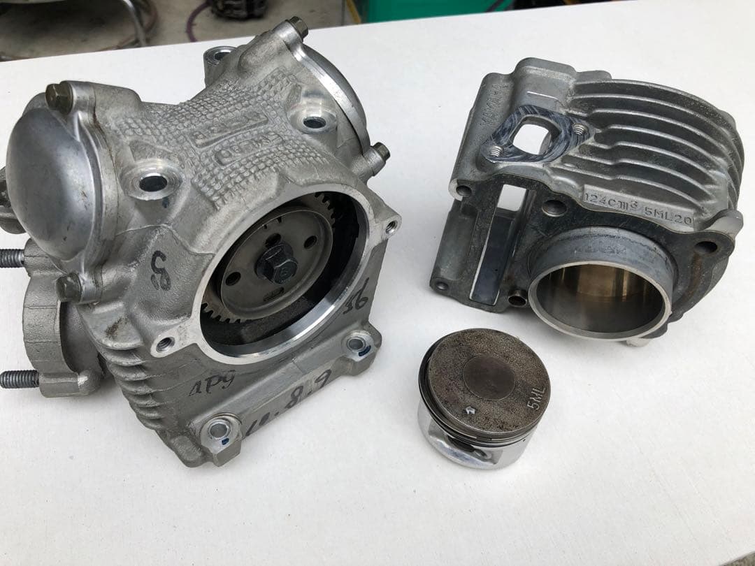 う*ん様 シグナスx SE44J台湾純正シリンダーヘッド・ピストンセット