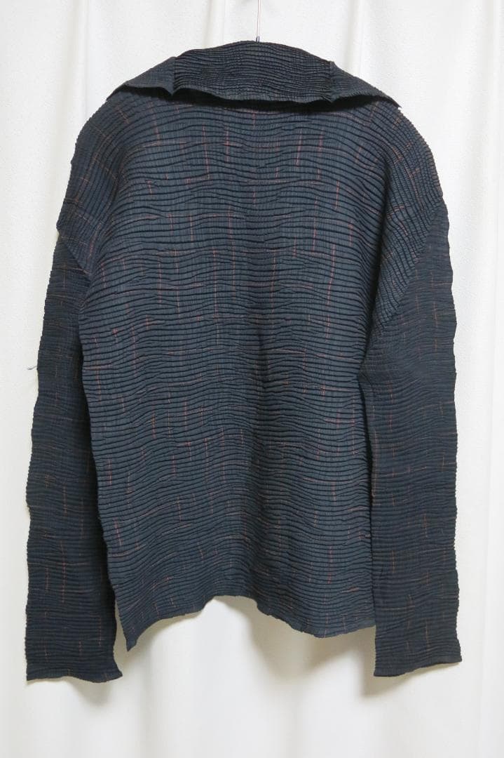 ISSEY MIYAKE ホワイトレーベル　黒地プリーツカーディガン　M