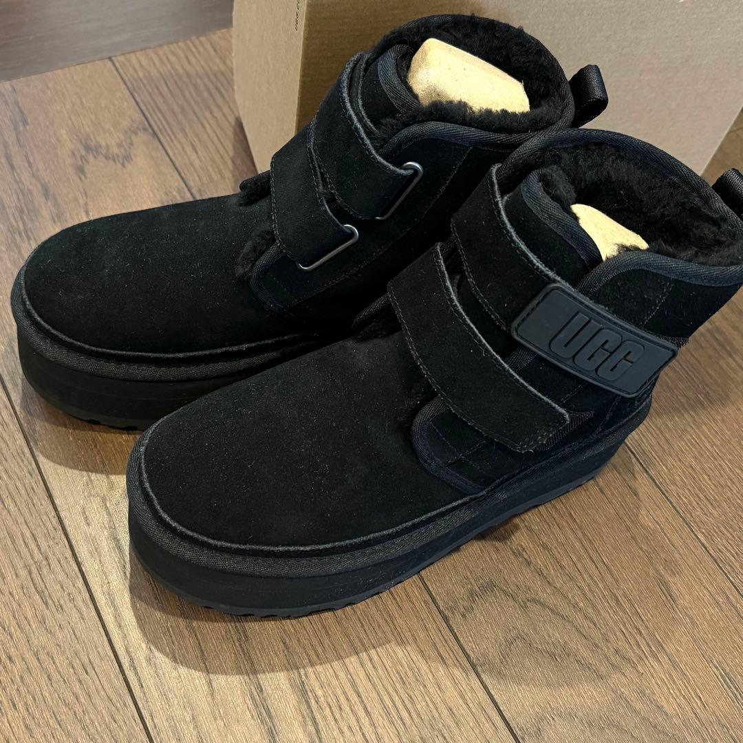 未使用 UGG ニューメルプラットフォーム ブラック ムートンブーツ 厚底ブーツ