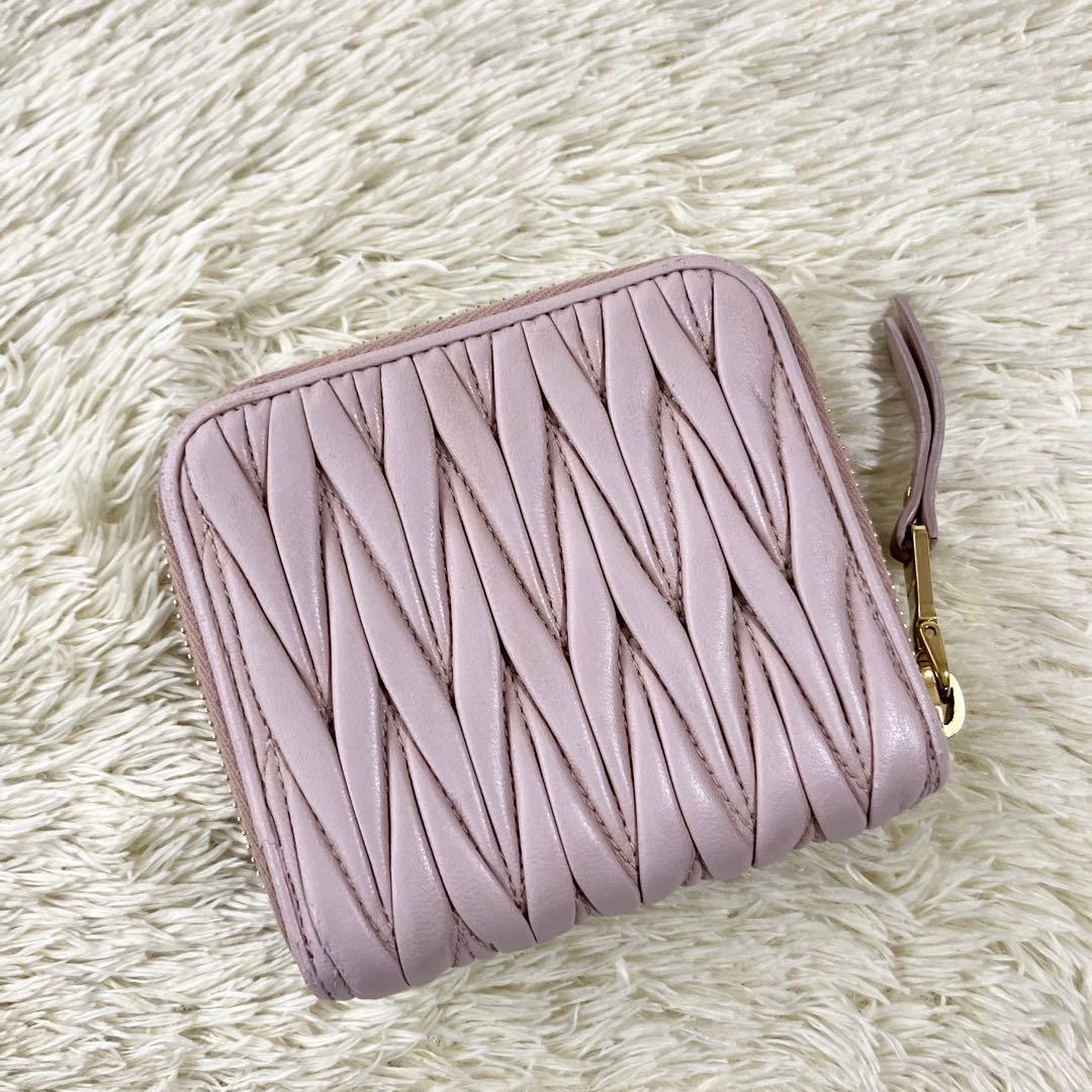 【美品】MIU MIU マテラッセ 二つ折り財布 ラウンドファスナー ピンク